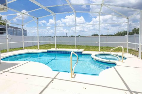 House in Davenport, Florida 5 bedrooms, 209.22 sq.m. № 1791745 - photo 30