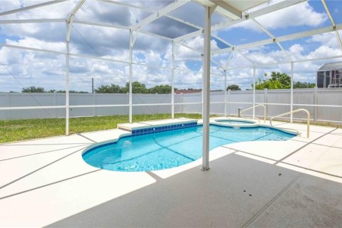 House in Davenport, Florida 5 bedrooms, 209.22 sq.m. № 1791745 - photo 25