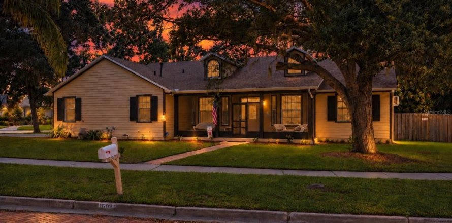 Villa ou maison à Winter Garden, Floride 4 chambres, 279.54 m2 № 2352311