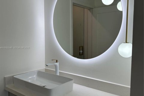 Touwnhouse à vendre à Hallandale Beach, Floride: 2 chambres, 123.56 m2 № 2077230 - photo 15