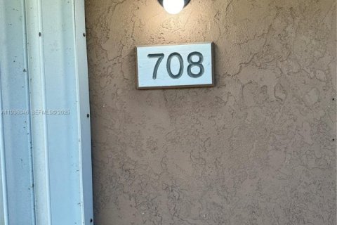 Touwnhouse à vendre à Hallandale Beach, Floride: 2 chambres, 123.56 m2 № 2077230 - photo 2