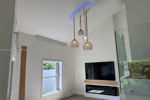Touwnhouse à vendre à Hallandale Beach, Floride: 2 chambres, 123.56 m2 № 2077230 - photo 7