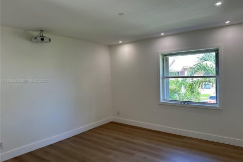 Touwnhouse à vendre à Hallandale Beach, Floride: 2 chambres, 123.56 m2 № 2077230 - photo 16