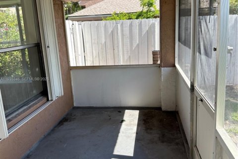 Touwnhouse à vendre à Hallandale Beach, Floride: 2 chambres, 123.56 m2 № 2077230 - photo 12