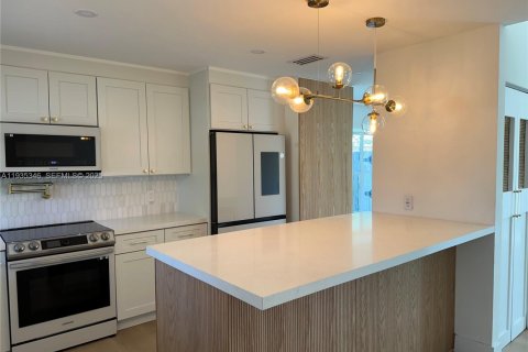Touwnhouse à vendre à Hallandale Beach, Floride: 2 chambres, 123.56 m2 № 2077230 - photo 4