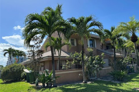 Touwnhouse à Hallandale Beach, Floride 2 chambres, 123.56 m2 № 2077230
