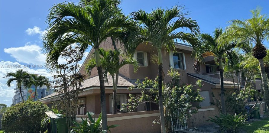 Touwnhouse à Hallandale Beach, Floride 2 chambres, 123.56 m2 № 2077230