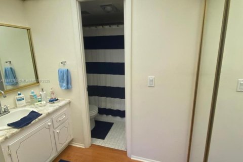 Condo in Hallandale Beach, Florida, 1 bedroom  № 1924728 - photo 7