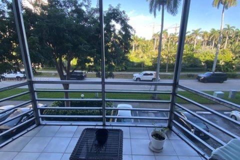 Condo in Hallandale Beach, Florida, 1 bedroom  № 1924728 - photo 4