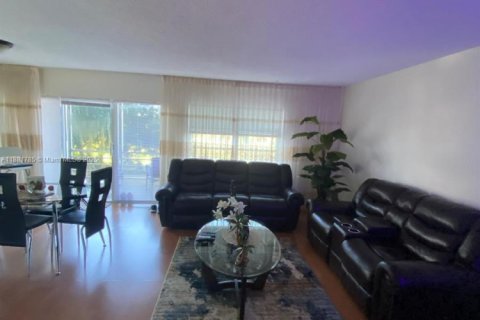 Condo in Hallandale Beach, Florida, 1 bedroom  № 1924728 - photo 3