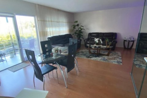 Condo in Hallandale Beach, Florida, 1 bedroom  № 1924728 - photo 2