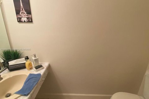 Condo in Hallandale Beach, Florida, 1 bedroom  № 1924728 - photo 5