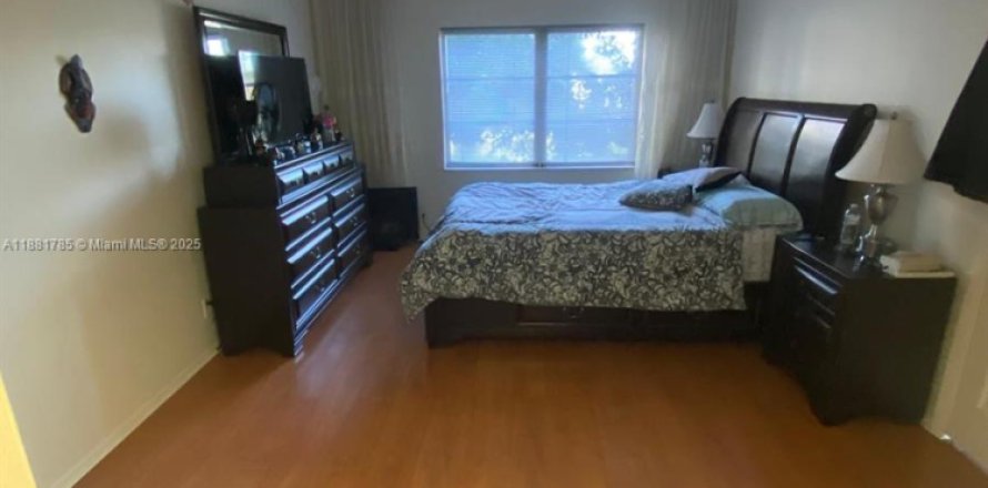 Condo in Hallandale Beach, Florida, 1 bedroom  № 1924728