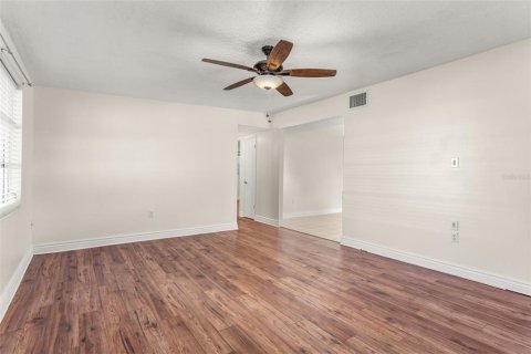 House in Winter Haven, Florida 3 bedrooms, 118.36 sq.m. № 1916056 - photo 10