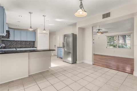House in Winter Haven, Florida 3 bedrooms, 118.36 sq.m. № 1916056 - photo 9