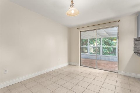 House in Winter Haven, Florida 3 bedrooms, 118.36 sq.m. № 1916056 - photo 8