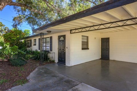 House in Winter Haven, Florida 3 bedrooms, 118.36 sq.m. № 1916056 - photo 5