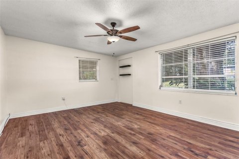 House in Winter Haven, Florida 3 bedrooms, 118.36 sq.m. № 1916056 - photo 3