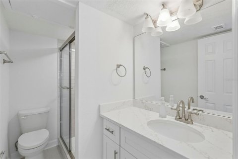 Condo in Saint Pete Beach, Florida, 1 bedroom № 2228295 - photo 13