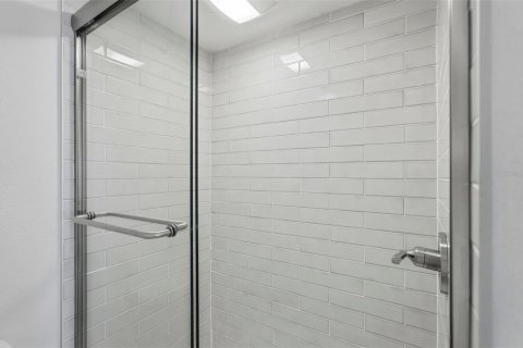 Condo in Saint Pete Beach, Florida, 1 bedroom № 2228295 - photo 14