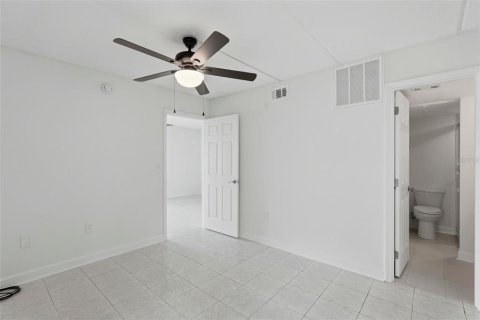 Condo in Saint Pete Beach, Florida, 1 bedroom № 2228295 - photo 11