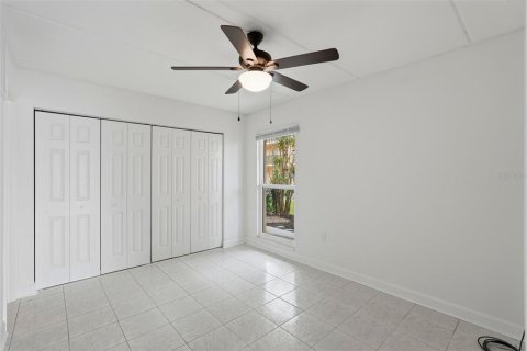 Condo in Saint Pete Beach, Florida, 1 bedroom № 2228295 - photo 10