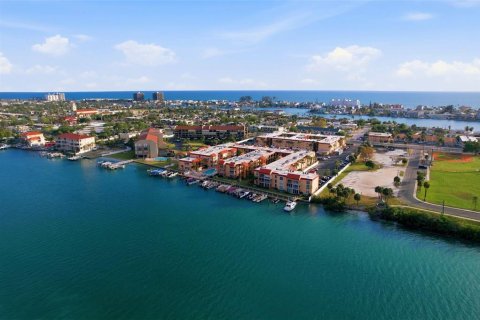 Condo in Saint Pete Beach, Florida, 1 bedroom  № 2228295