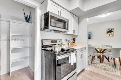 Appartement à louer à Bay Harbor Islands, Floride: 2 chambres, 92.9 m2 № 2184611 - photo 10
