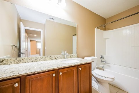 House in Mount Dora, Florida 4 bedrooms, 240.62 sq.m. № 2092590 - photo 18