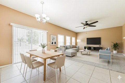 House in Mount Dora, Florida 4 bedrooms, 240.62 sq.m. № 2092590 - photo 3
