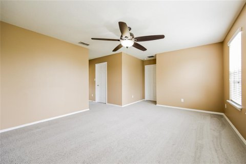 House in Mount Dora, Florida 4 bedrooms, 240.62 sq.m. № 2092590 - photo 15