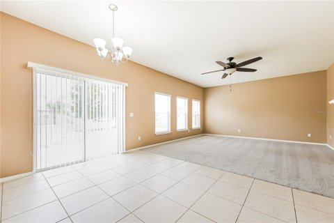 House in Mount Dora, Florida 4 bedrooms, 240.62 sq.m. № 2092590 - photo 8