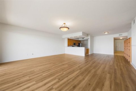 Condo in Orlando, Florida, 3 bedrooms  № 1903381 - photo 15