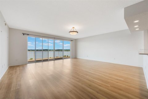 Снять в аренду кондоминиум в Орландо, Флорида 6 комнат, 209.96м2, № 1903381 - фото 4