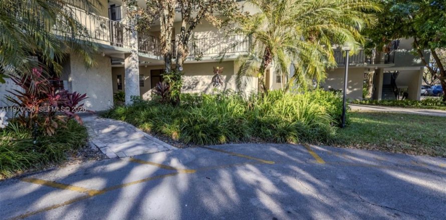 Condominio en Plantation, Florida, 2 dormitorios  № 2032615