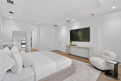 House in Miami, Florida 4 bedrooms, 265.24 sq.m. № 2173632 - photo 19