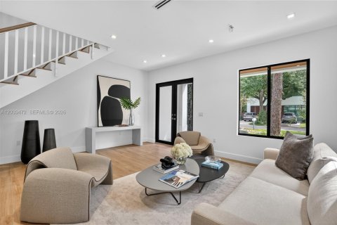 House in Miami, Florida 4 bedrooms, 265.24 sq.m. № 2173632 - photo 5