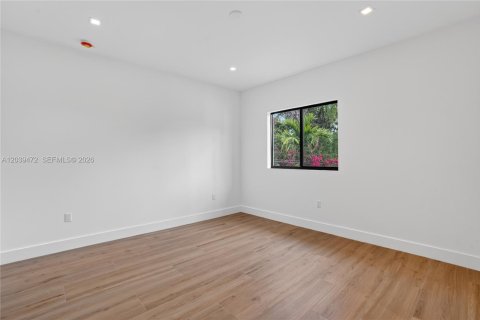 House in Miami, Florida 4 bedrooms, 265.24 sq.m. № 2173632 - photo 23