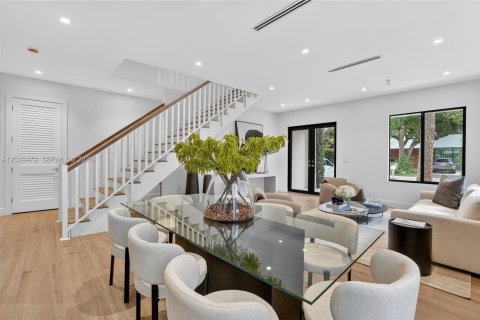 House in Miami, Florida 4 bedrooms, 265.24 sq.m. № 2173632 - photo 7