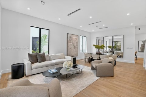 House in Miami, Florida 4 bedrooms, 265.24 sq.m. № 2173632 - photo 3