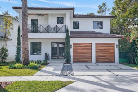 House in Miami, Florida 4 bedrooms, 265.24 sq.m. № 2173632