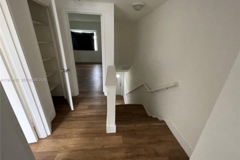 Townhouse in Miami, Florida 2 bedrooms, 86.4 sq.m. № 1997445 - photo 9