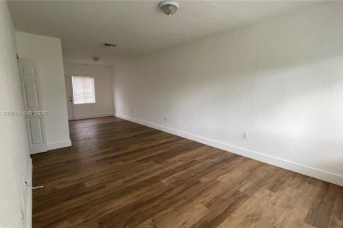 Townhouse in Miami, Florida 2 bedrooms, 86.4 sq.m. № 1997445 - photo 6