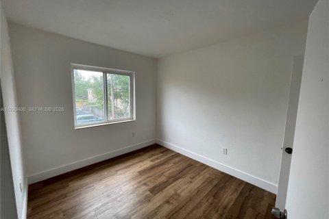 Townhouse in Miami, Florida 2 bedrooms, 86.4 sq.m. № 1997445 - photo 13