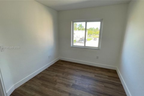 Townhouse in Miami, Florida 2 bedrooms, 86.4 sq.m. № 1997445 - photo 12