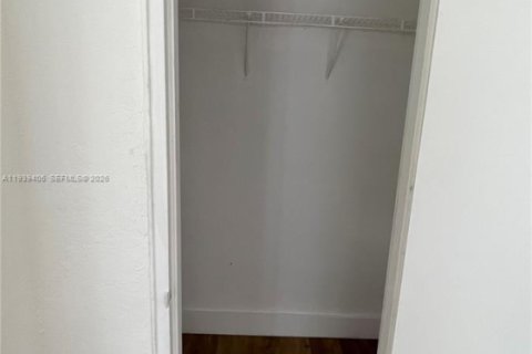 Townhouse in Miami, Florida 2 bedrooms, 86.4 sq.m. № 1997445 - photo 11