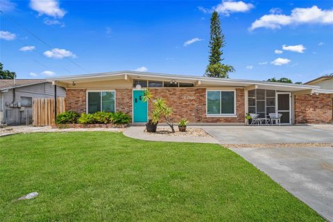 Casa en venta en Tampa, Florida, 4 dormitorios, 152.27 m2 № 2151858 - foto 1