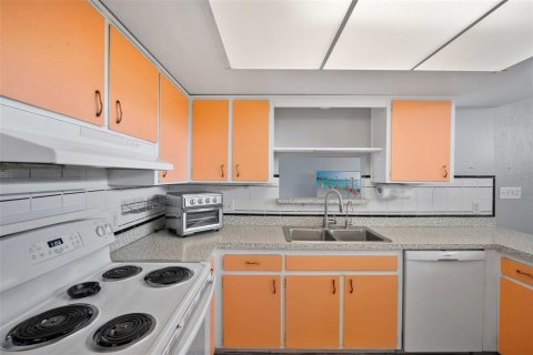 Casa en venta en Tampa, Florida, 4 dormitorios, 152.27 m2 № 2151858 - foto 10