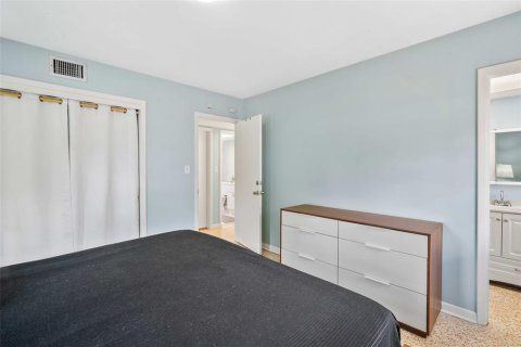 Casa en venta en Tampa, Florida, 4 dormitorios, 152.27 m2 № 2151858 - foto 15