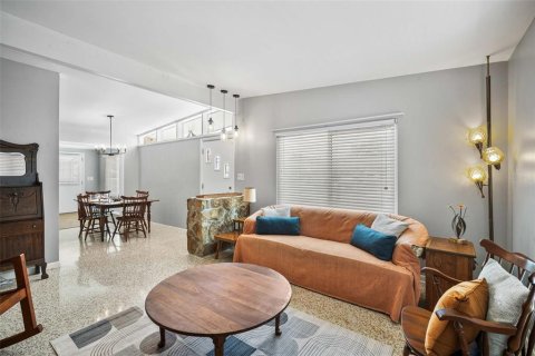 Casa en venta en Tampa, Florida, 4 dormitorios, 152.27 m2 № 2151858 - foto 7